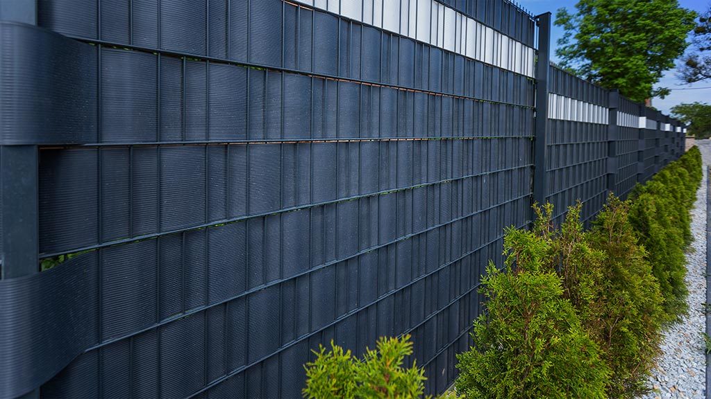 Gittermatten mit Sichtschutzstreifen Gittermatten mit Sichtschutzstreifen
